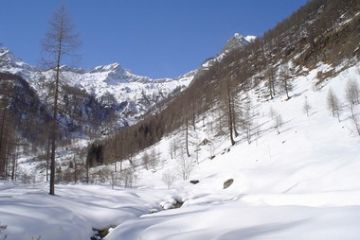 Nella parte più alta della pista Nera:  vista verso il Colle dell'Egua. (Ft. di Claudio Trova) 